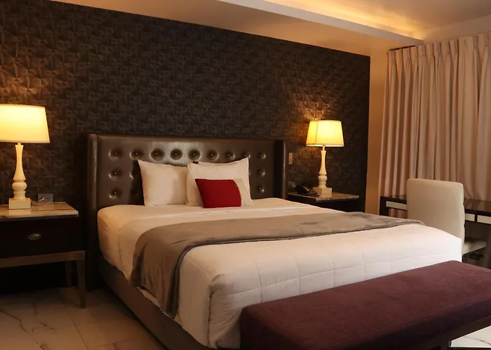 Hotel West Plaza